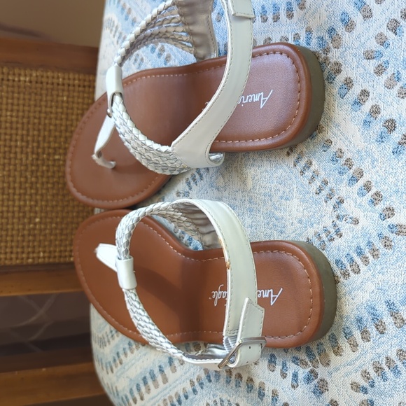 American Eagle Strappy Stud Thong Summer Sandals 8 White Silver - Picture 12 of 16